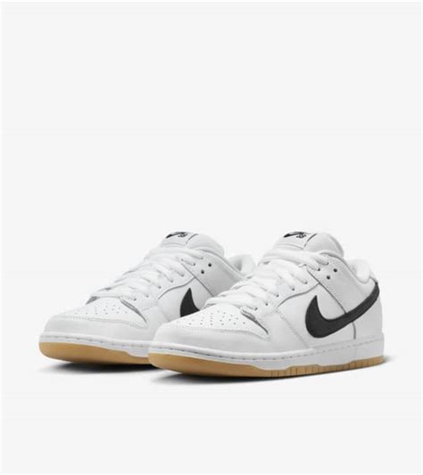 white gum Nike sb dunks